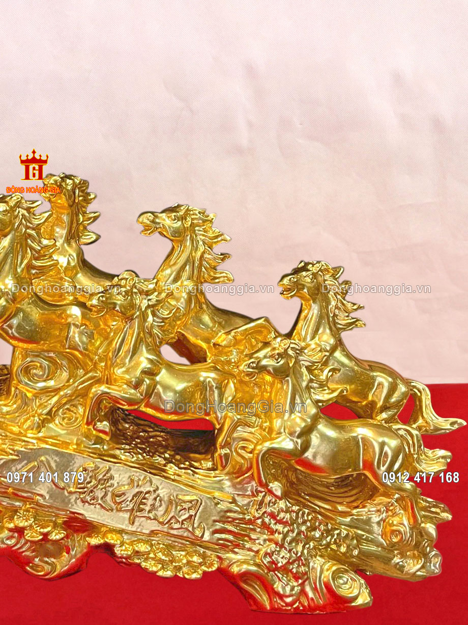 Từng đường nét trên pho tượng bát mã được chế tác tỉ mỉ và tinh xảo